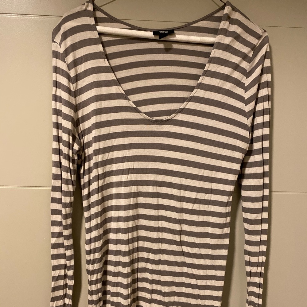 Mossimo long sleeve striped v-neck tee size L